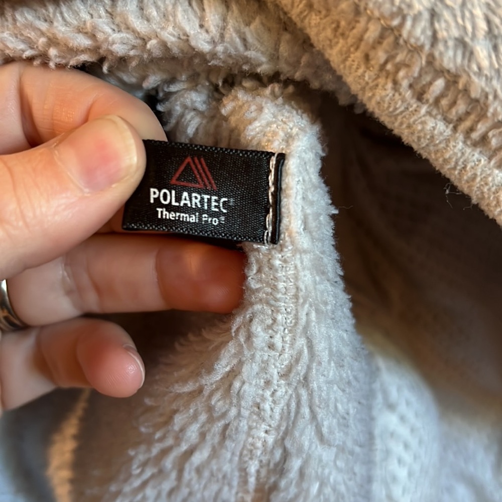 Patagonia Re-Tool Snap-T Pullover
Size XS
Color: Raw Linen-white X-dye - Picture 10 of 12